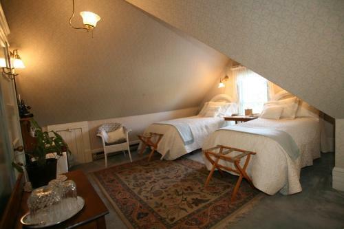 Bed & Breakfast Old Consulate Inn