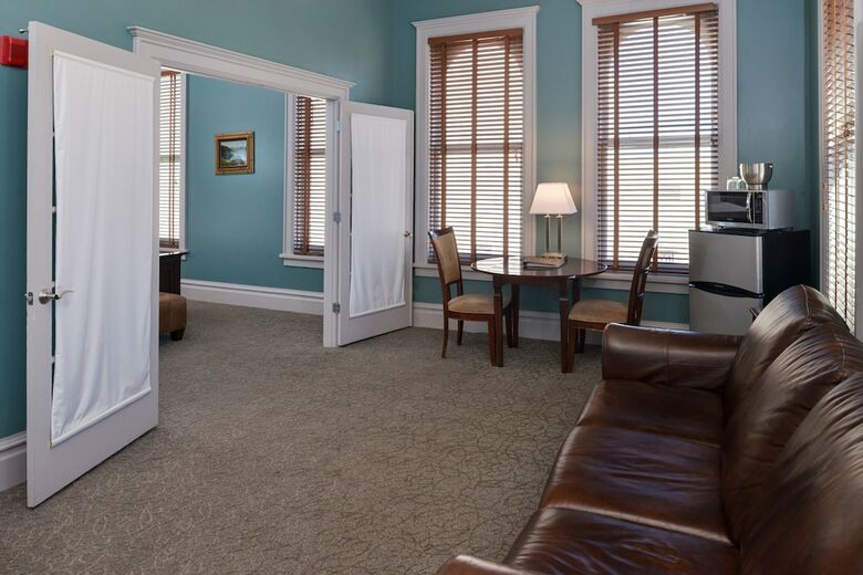 Montvale Hotel