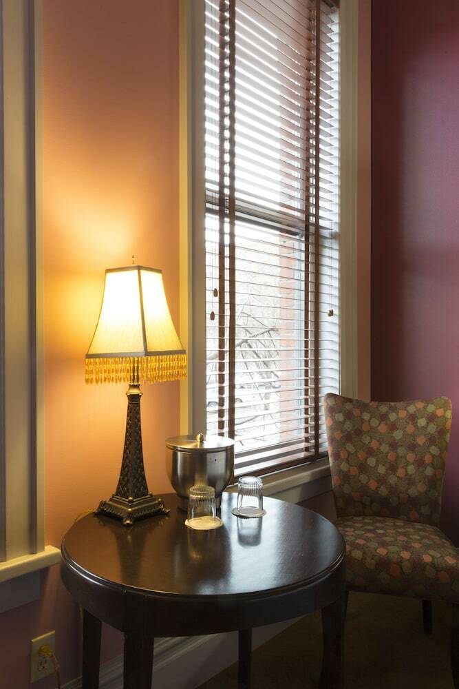 Montvale Hotel