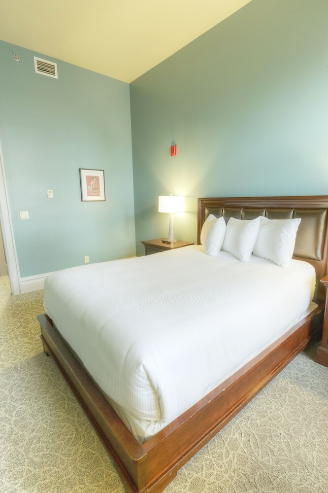 Montvale Hotel