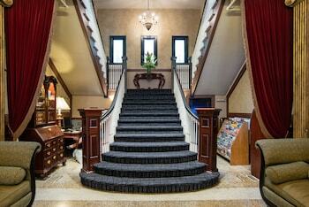 Marqueen Hotel