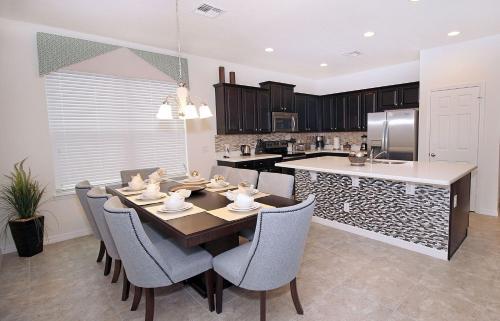 Vacation Home Miles Away From Disney 13yc19