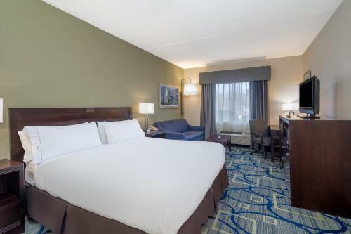 Holiday Inn Express Hotel & Suites Easton