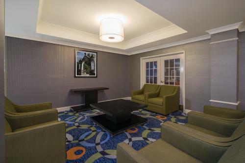 Holiday Inn Express Hotel & Suites Easton