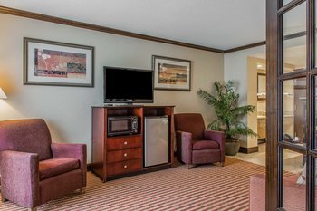 Hotel Rodeway Inn & Suites