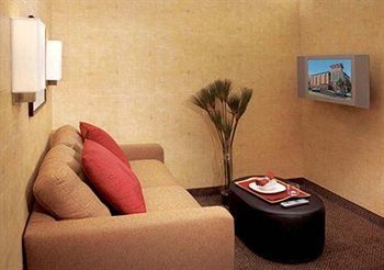 Cambria Hotel & Suites