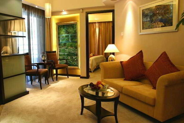 Hotel Howard Johnson All Suites