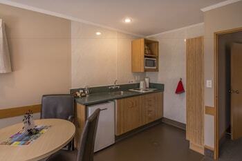 Amross Court Motor Lodge