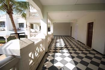 Hotel Oyo Premium Sola Sg Highway