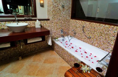 Hotel Vivanta By Taj - Green Cove