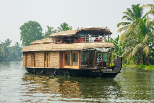 Kumarakom Heritage Houseboats