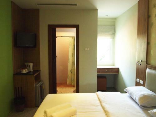 Phuket Ecozy Hotel