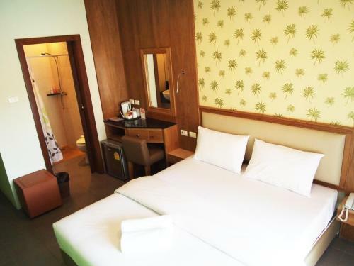 Phuket Ecozy Hotel