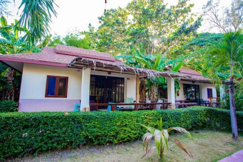 Hotel Banana Beach Resort