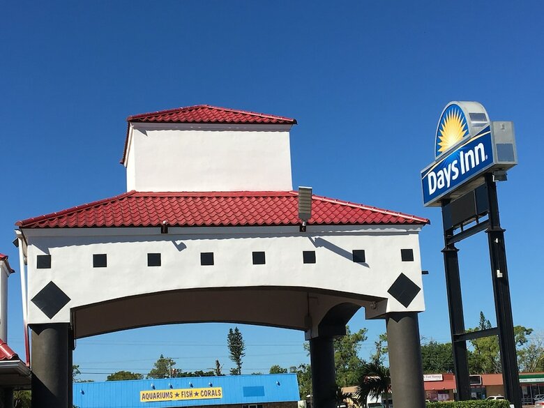Hotel Days Inn South