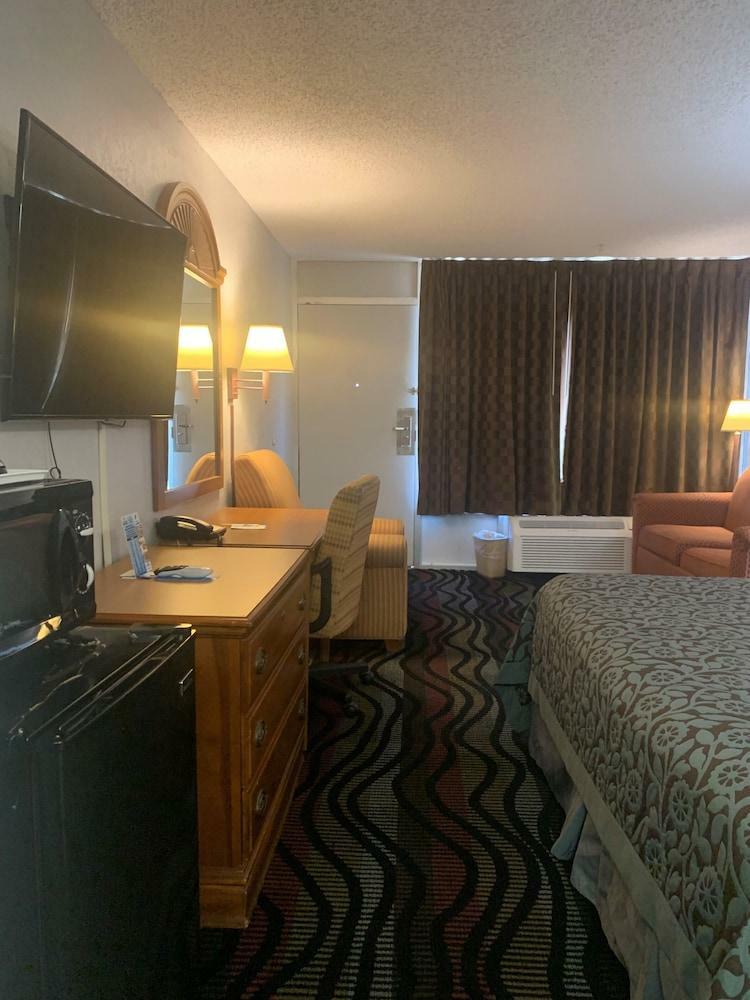 Hotel Days Inn South