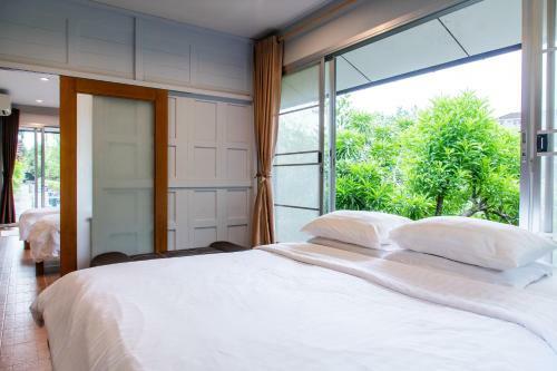Hotel Baanrimnam Resort Trat