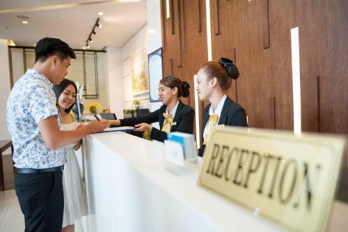 Da Nang Riverside Hotel