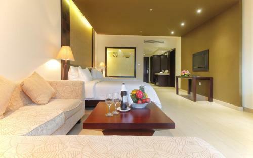Hotel Olalani Resort & Condotel
