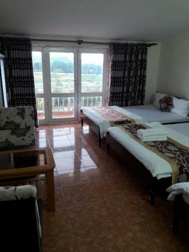 Hostal M & T Hotel