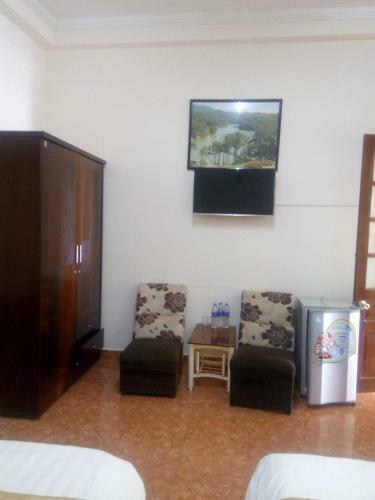 Hostal M & T Hotel