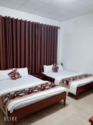 Hostal M & T Hotel