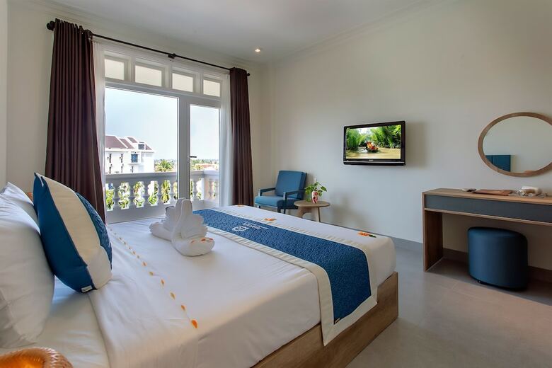 Aurora Riverside Hotel & Villas