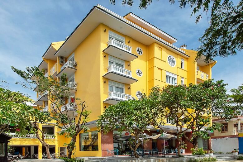 Aurora Riverside Hotel & Villas