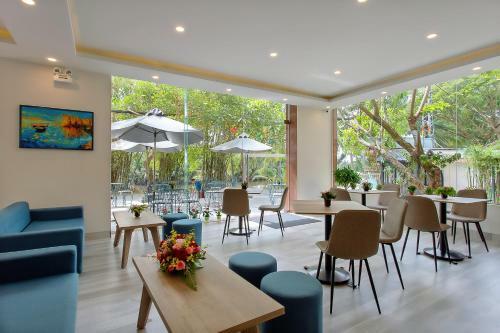 Aurora Riverside Hotel & Villas