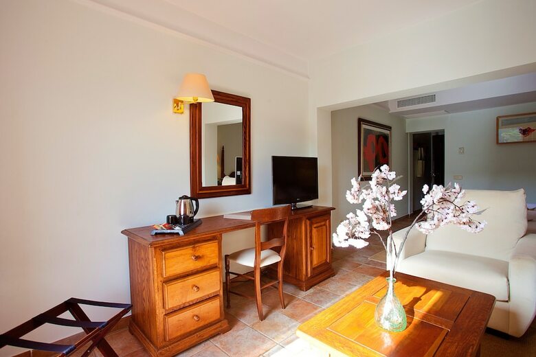 Hotel Cala Sant Vicen�