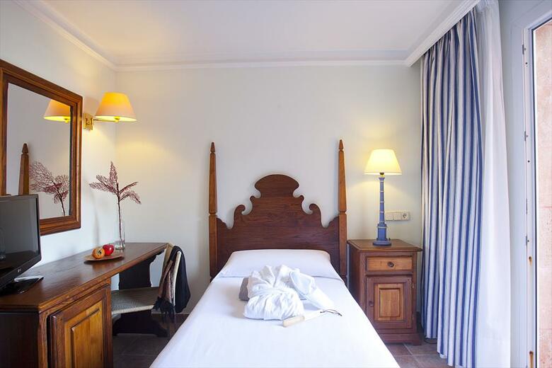 Hotel Cala Sant Vicen�