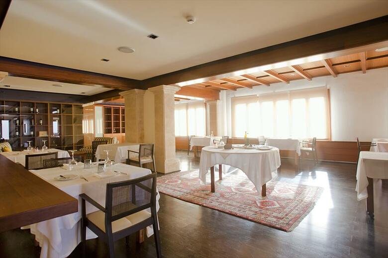 Hotel Cala Sant Vicen�