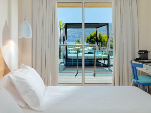 Hotel H10 Blue Mar - S�lo Adultos