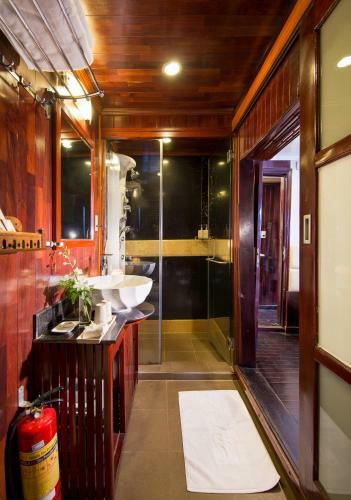 Halong Paloma Cruise