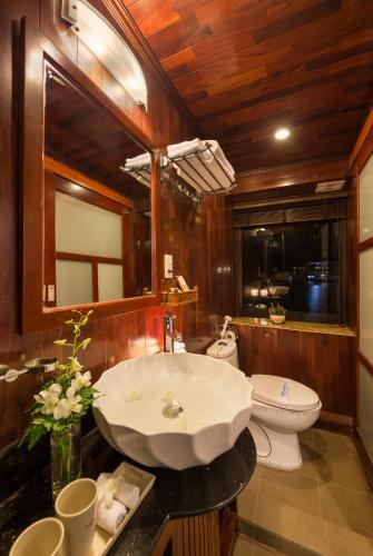 Halong Paloma Cruise