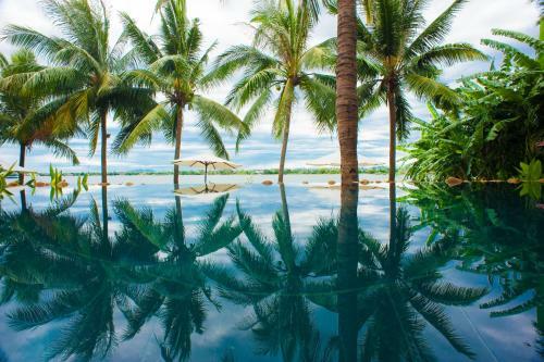Hotel Vinh Hung Riverside Resort & Spa