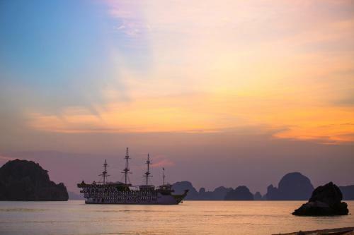 Dragon Legend Cruise