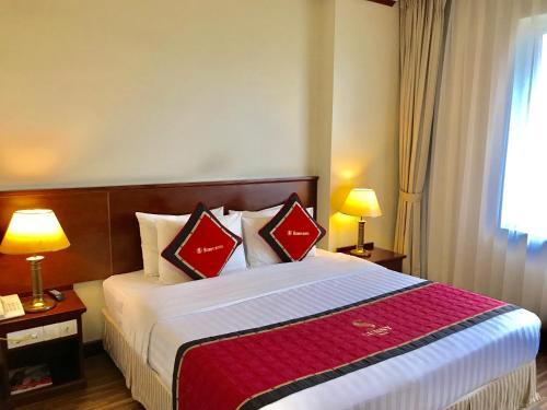 Sunny Hotel 2