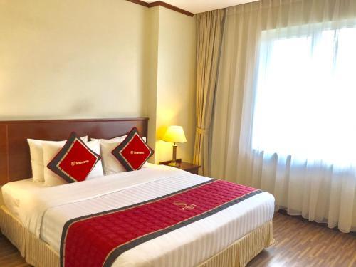 Sunny Hotel 2