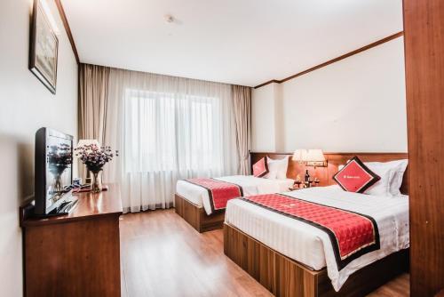 Sunny Hotel 2