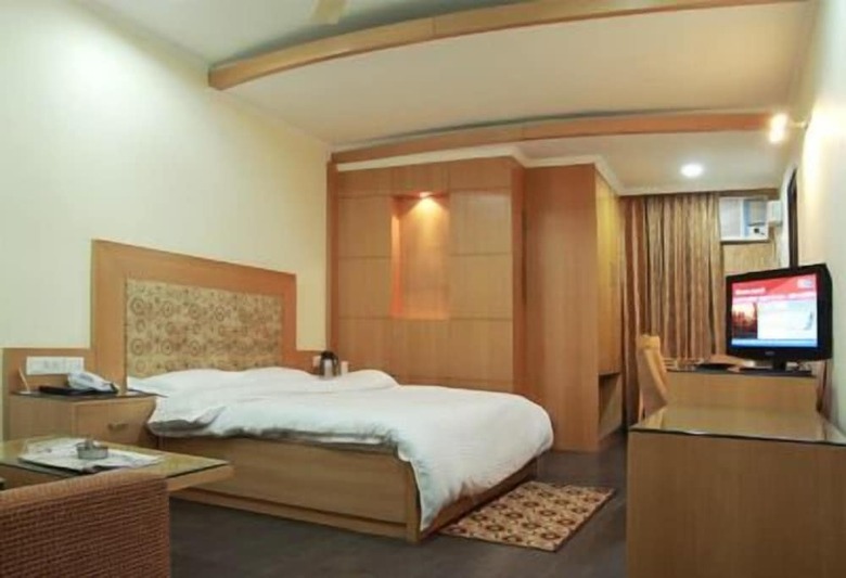 Hotel Chirag Residency