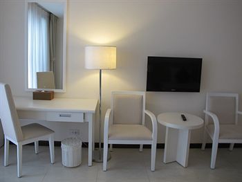 Nhi Phi Hotel