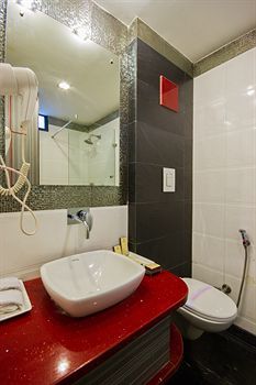 Fabhotel Karol Bagh Metro