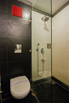 Fabhotel Karol Bagh Metro