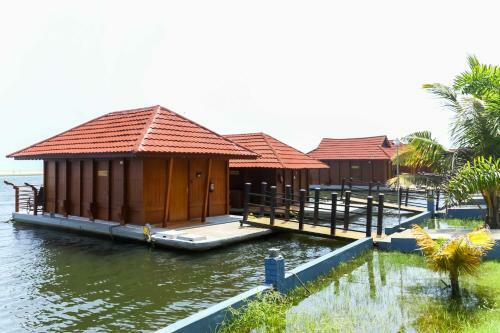 Hotel Poovar Island Resort