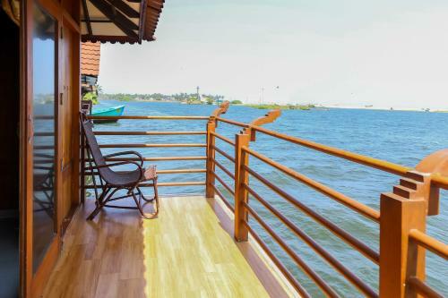 Hotel Poovar Island Resort
