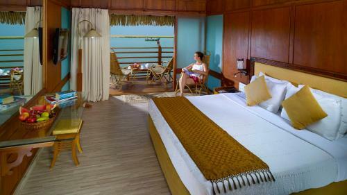 Hotel Poovar Island Resort