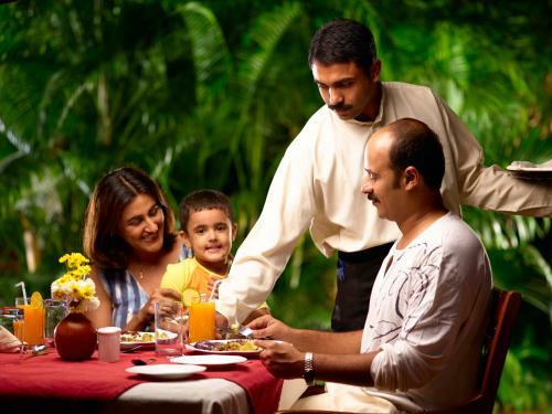 Hotel Poovar Island Resort