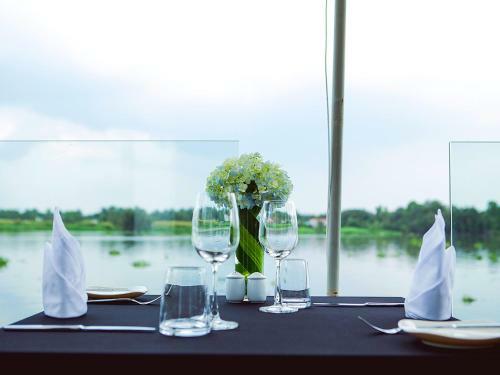 Hotel Villa Song Saigon