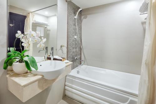 Silverland Central Hotel & Spa